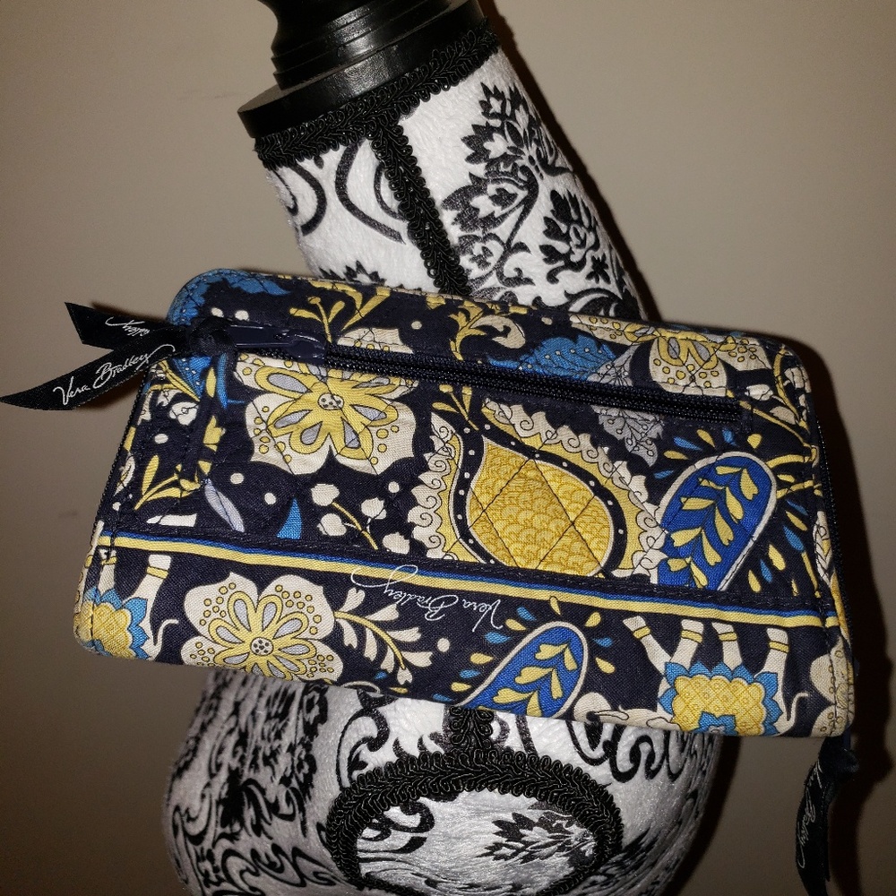 SOLD!!! Vera Bradley wallet - Picture 2 of 4